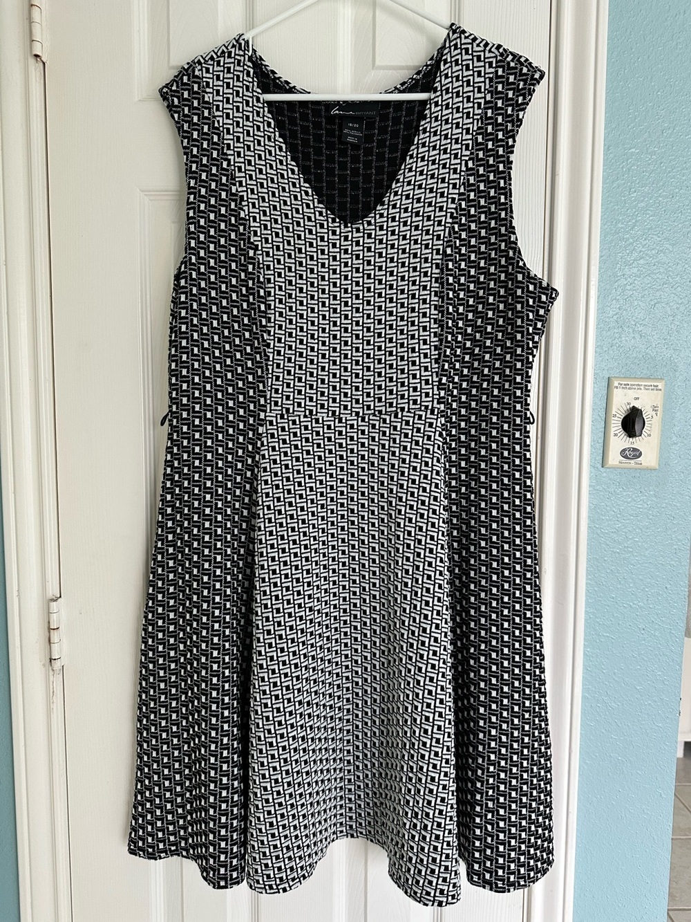 Lane Bryant Sleeveless Dress Black & White Abstract Pattern Womans Size 18/20